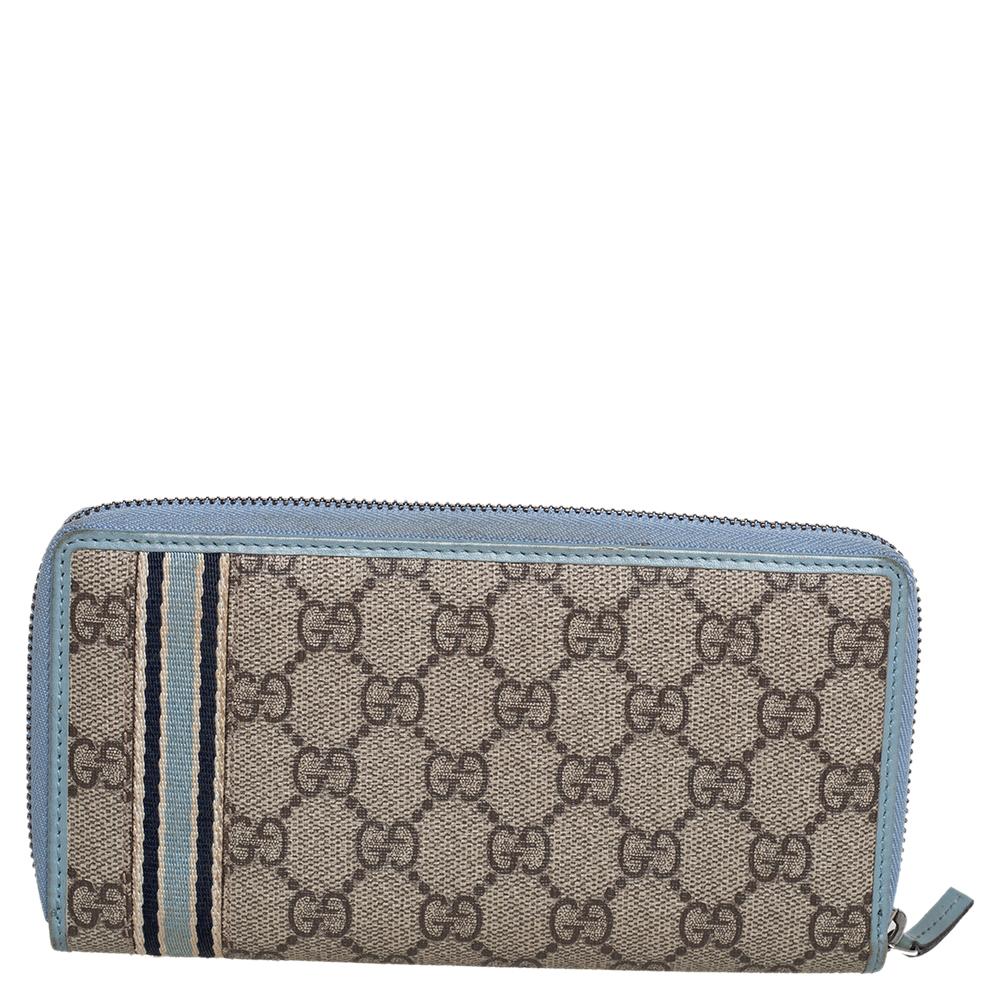 Designed to assist you, this Gucci wallet comes crafted from GG Supreme canvas as well as leather and styled with a three-way zipper. It has multiple slots and a zip compartment for your cash and cards.

