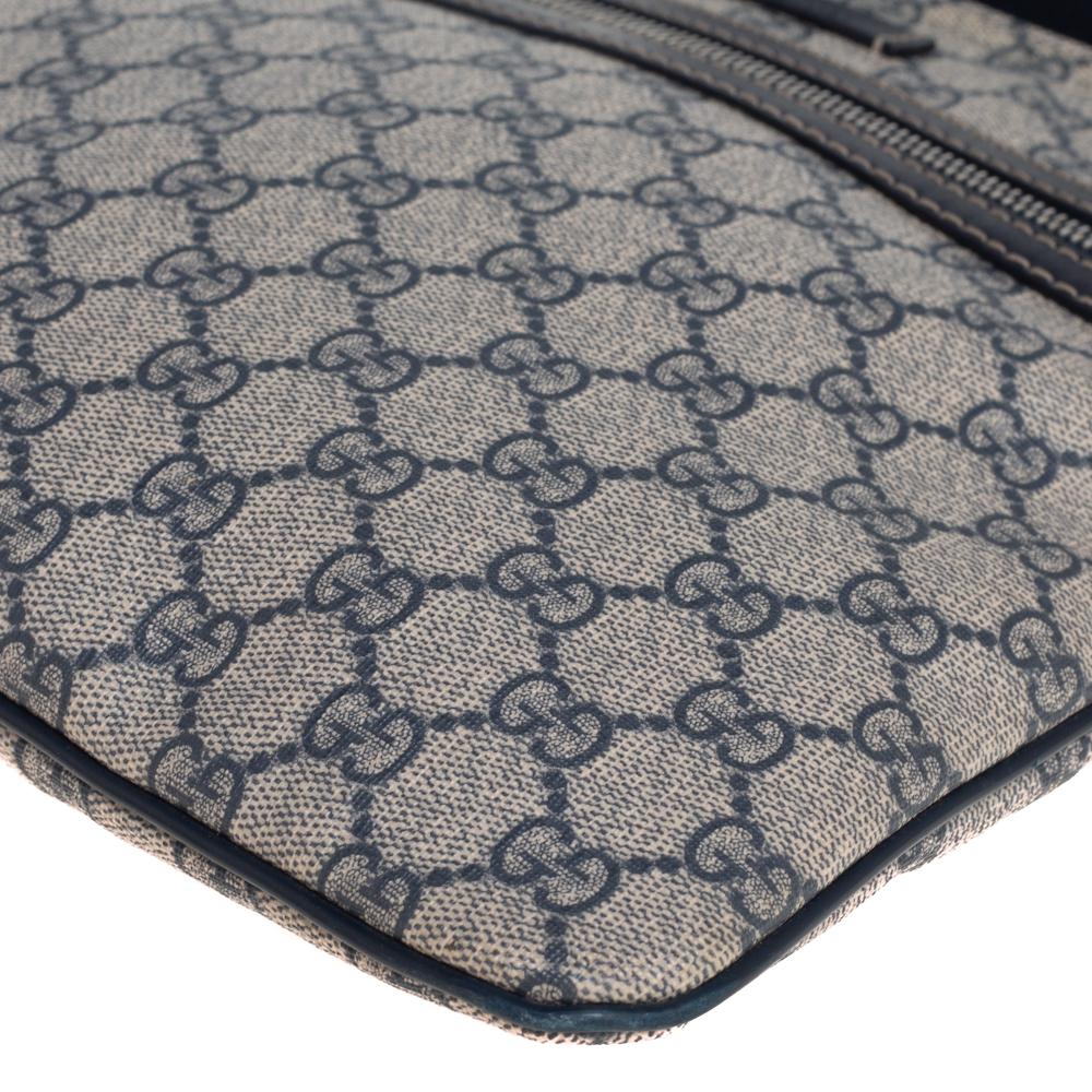 Gucci Beige/Blue GG Supreme Canvas Flat Messenger Bag In Fair Condition In Dubai, Al Qouz 2