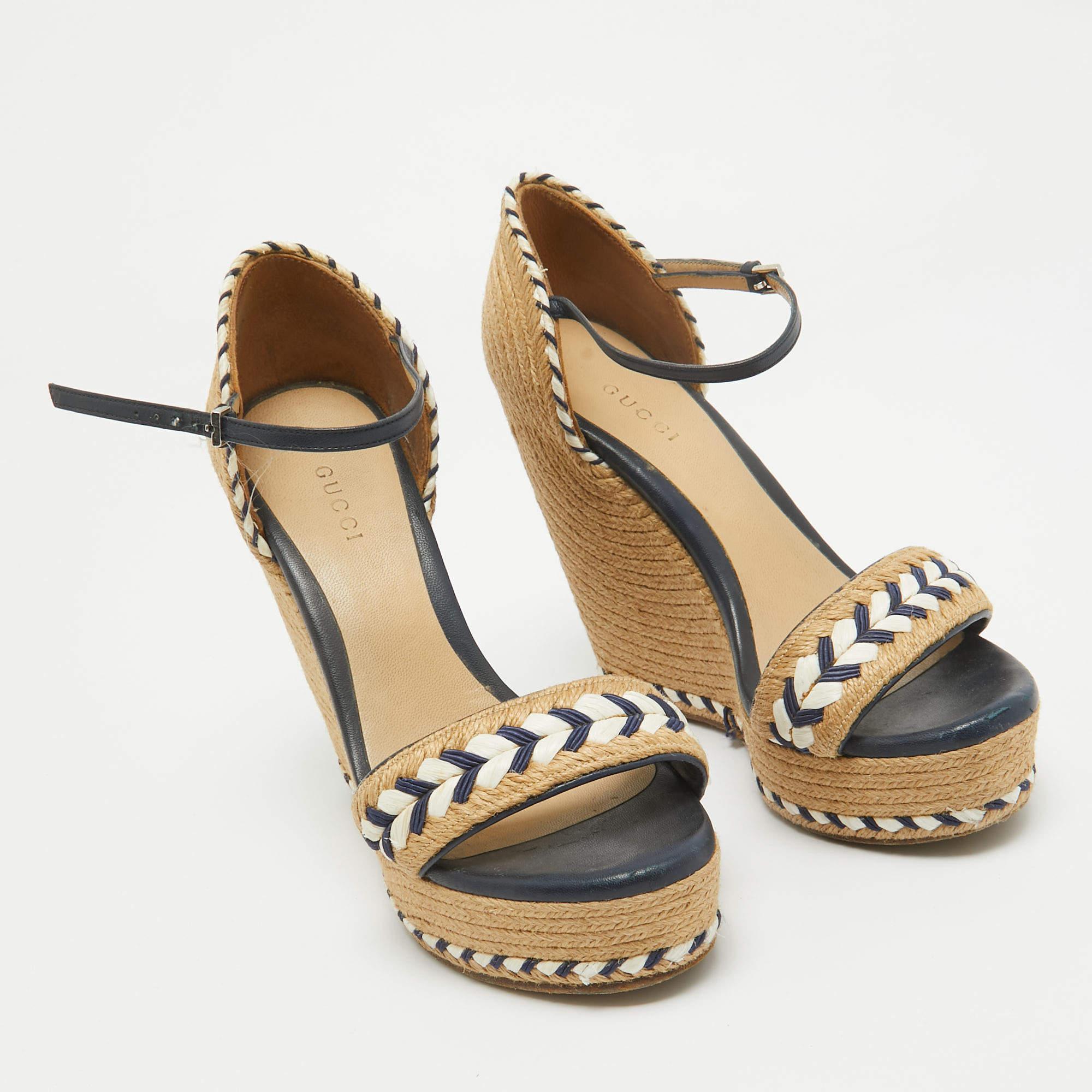 Gucci Beige/Blue Leather and Raffia Wedge Sandals Size 36 In Good Condition In Dubai, Al Qouz 2