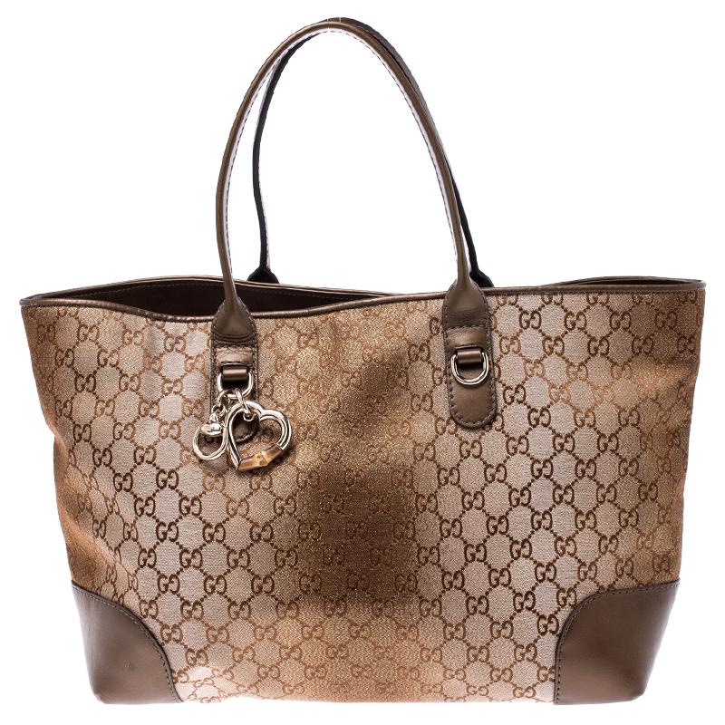 This Heart Bit tote from Gucci has left us smitten with its beauty and style. It comes in a beige GG canvas body with bronze touches and leather patches on the corners. The tote has a spacious canvas interior, two leather handles, a key ring and a