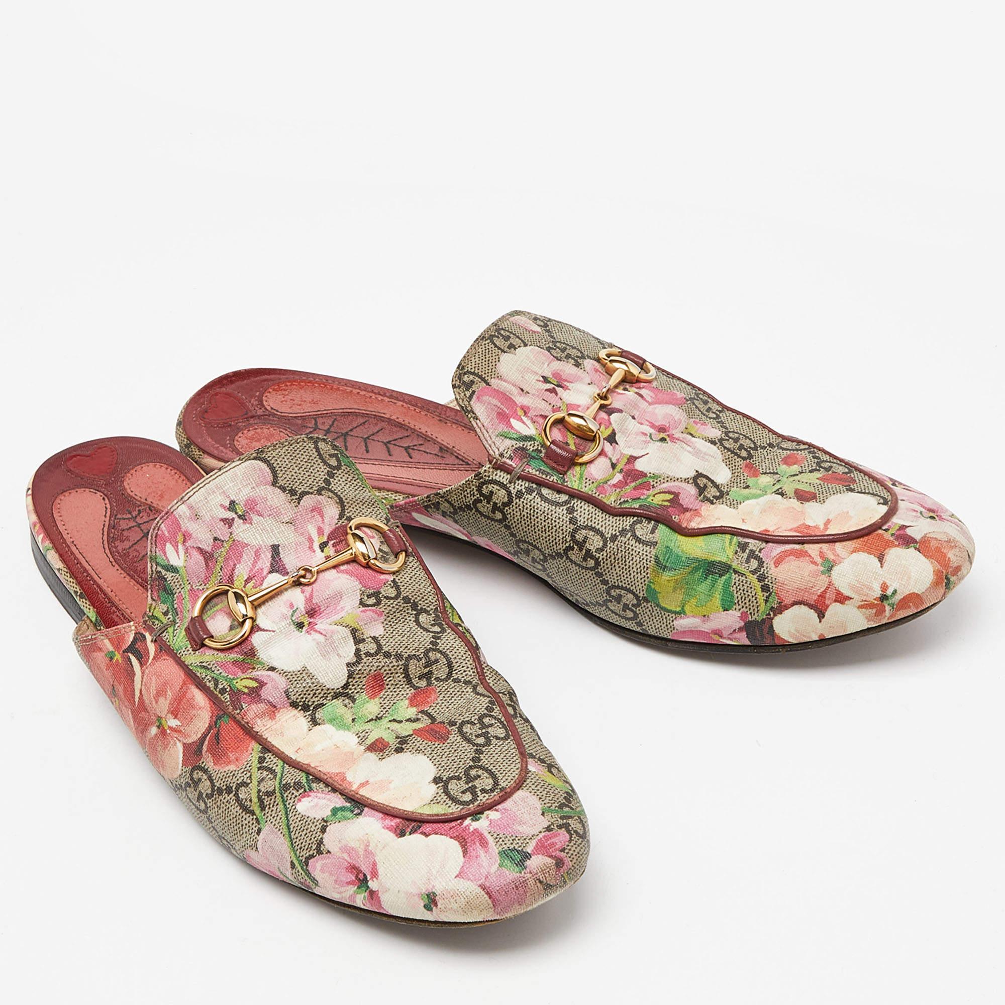 Gucci Beige/Brown Blooms Print GG Supreme Canvas Princetown Flat Mules Size 40 For Sale 2