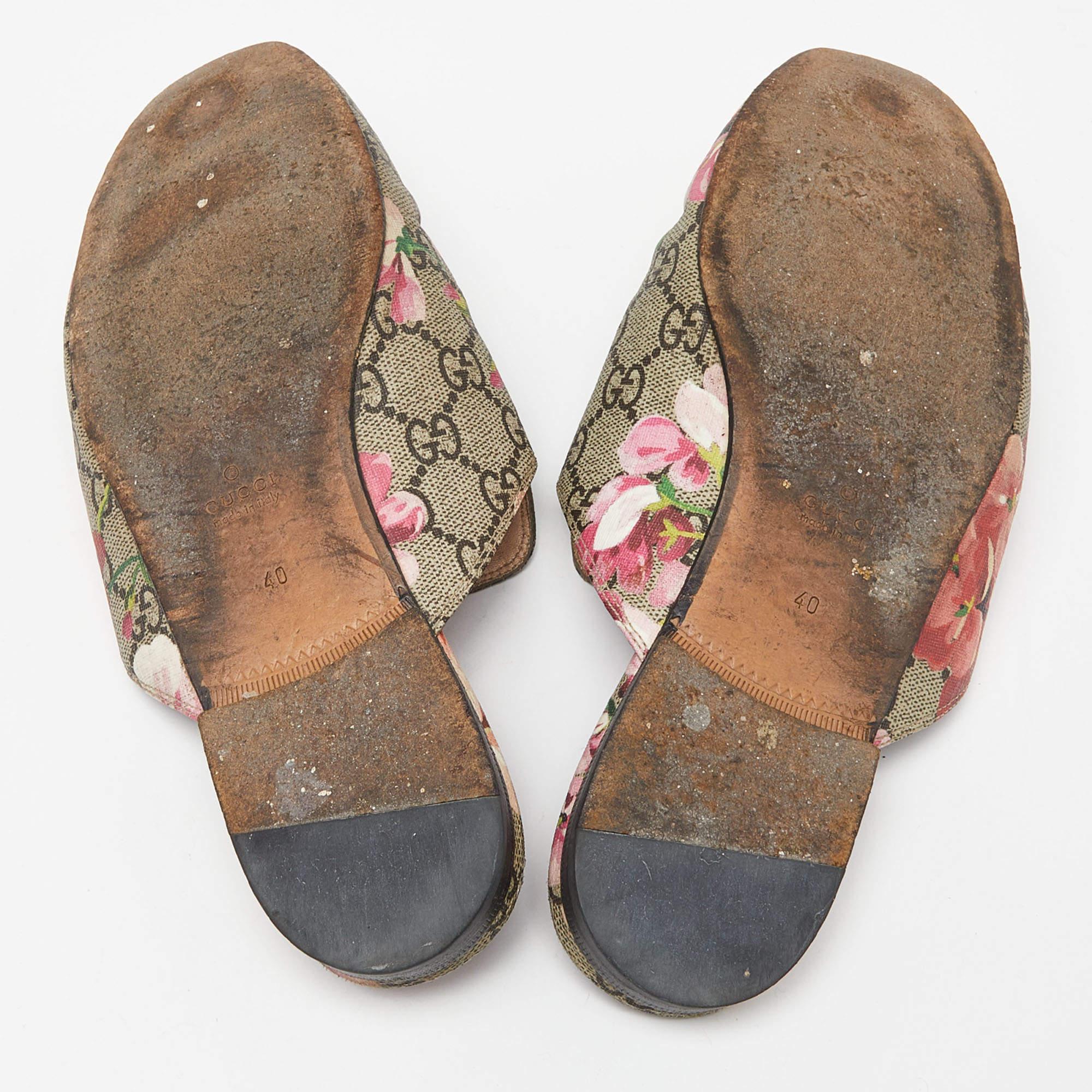 Gucci Beige/Brown Blooms Print GG Supreme Canvas Princetown Flat Mules Size 40 For Sale 4
