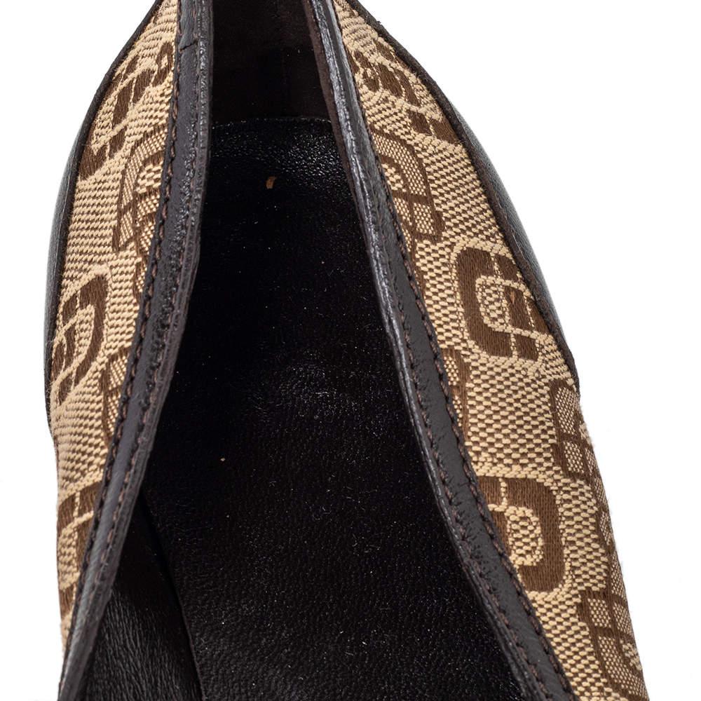 Gucci Beige/Brown Canvas And Leather Logo Embellished Ballet Flats Size 39 For Sale 1
