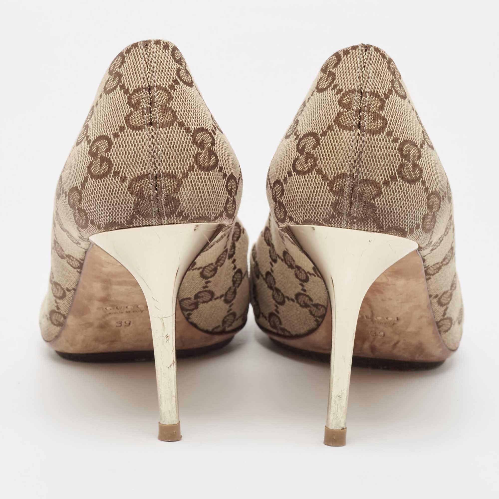 Gucci Beige/Brown Canvas and LeatherPeep Toe Pumps Size 39 For Sale 1