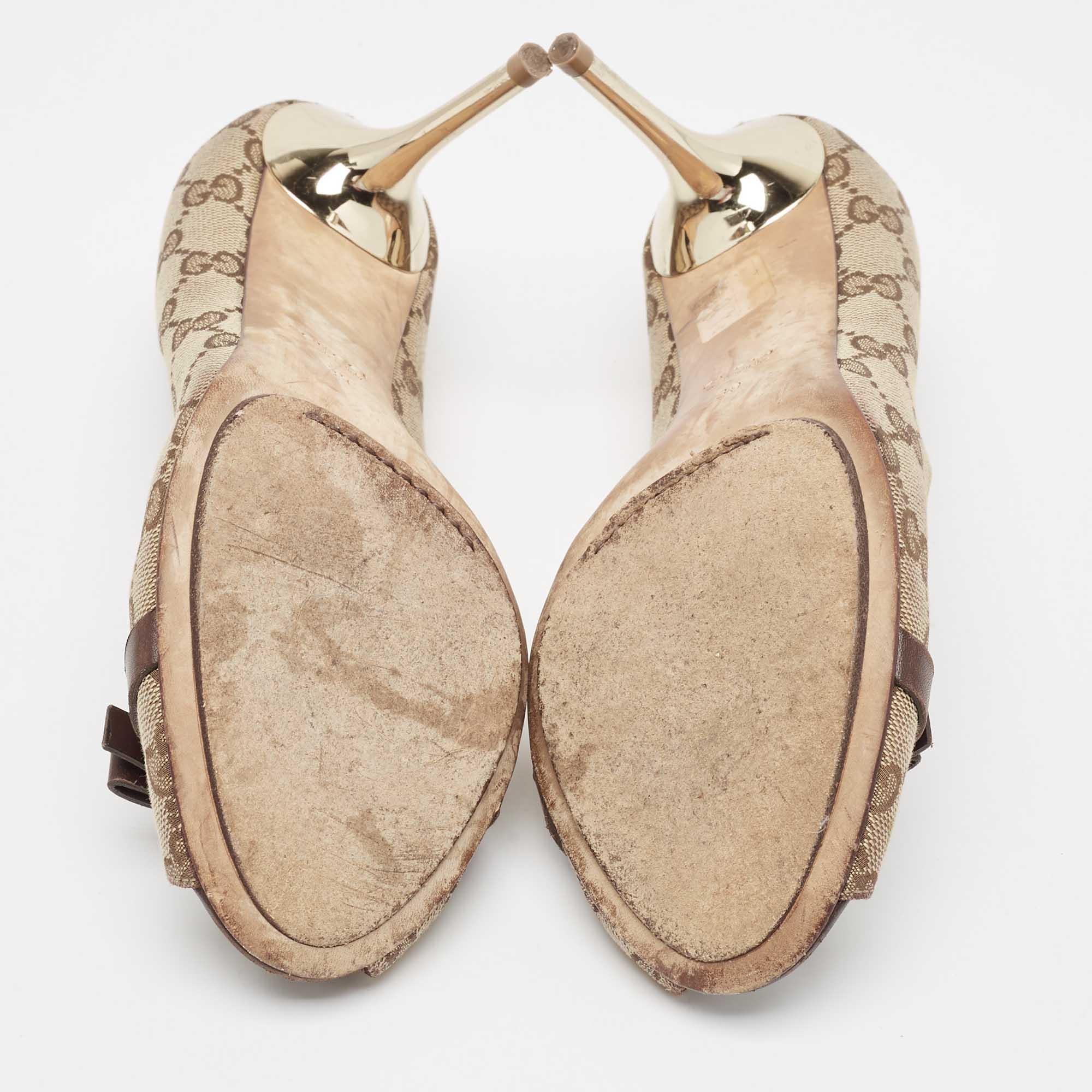 Gucci Beige/Brown Canvas and LeatherPeep Toe Pumps Size 39 For Sale 2