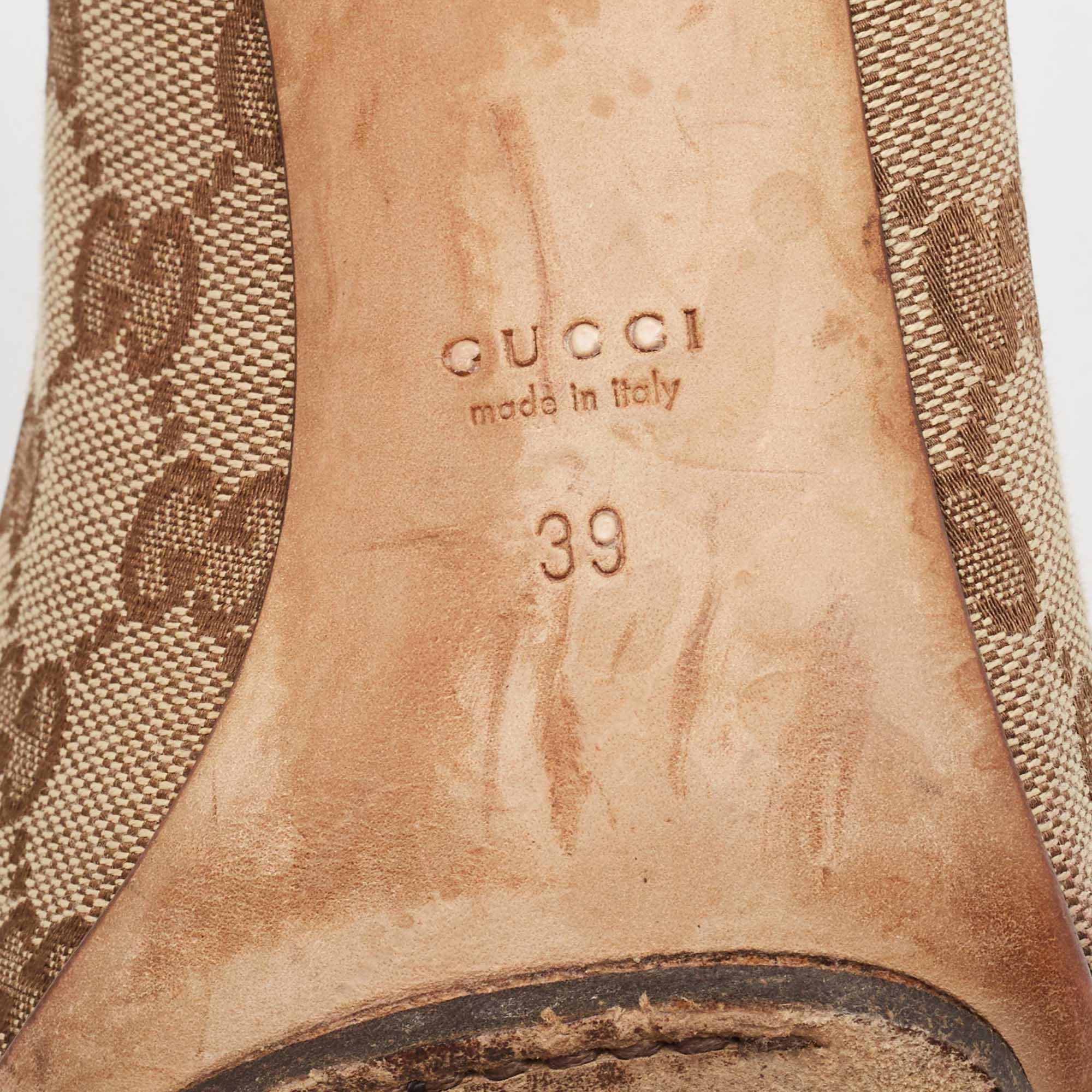 Gucci Beige/Brown Canvas and LeatherPeep Toe Pumps Size 39 For Sale 4