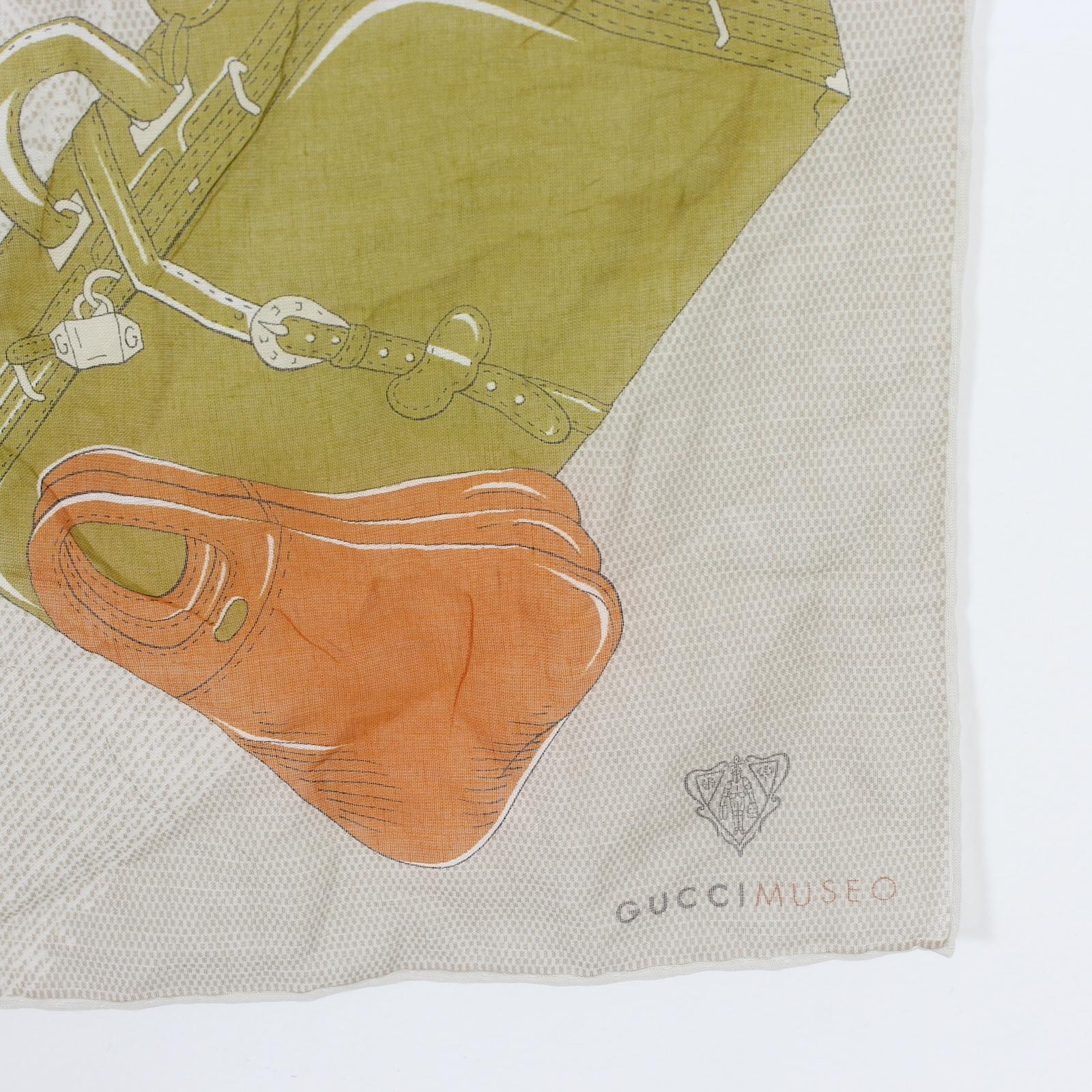 Gucci Museo scarf from the years 2011, this is a limited edition, made on the occasion of the opening of the Gucci Museo. Beige and brown color with typical pattern of the fashion house, 100% cotton fabric. Made in italy.

Measures: 65 x 65 cm
