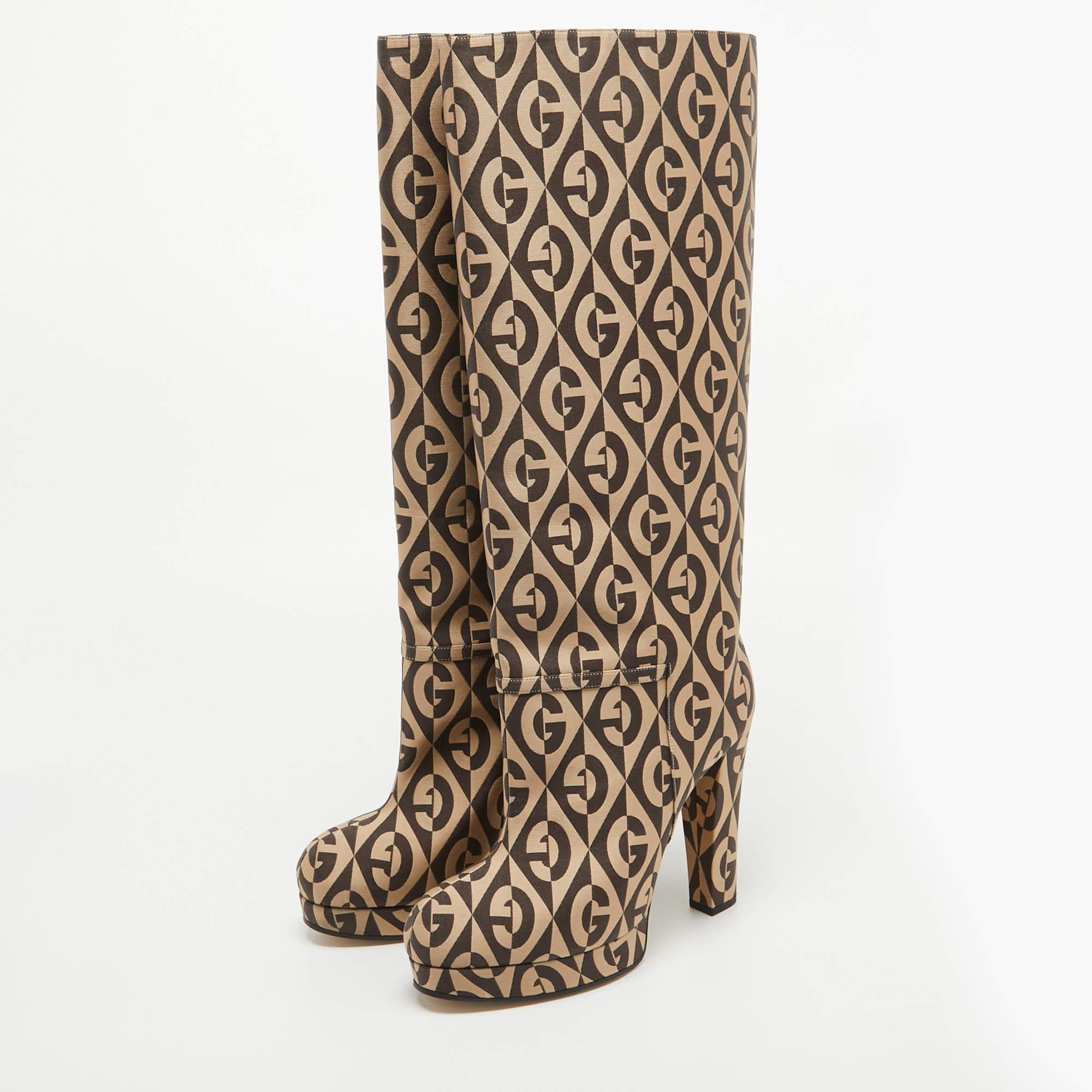 Introducing the exquisite Gucci boot, a harmonious blend of opulence and comfort. Crafted with luxurious beige and brown fabric, adorned with the iconic rhombus pattern, and elevated by a sleek platform heel, these boots epitomize sophistication and