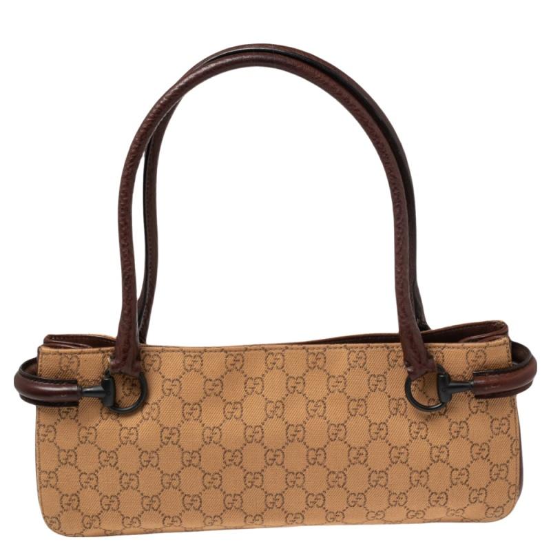 Giving Baguette bags a signature update, this creation by Gucci will be a valuable addition to your closet. It has been crafted from GG canvas as well as leather and styled with black-tone hardware. It comes with two handles and a perfectly sized