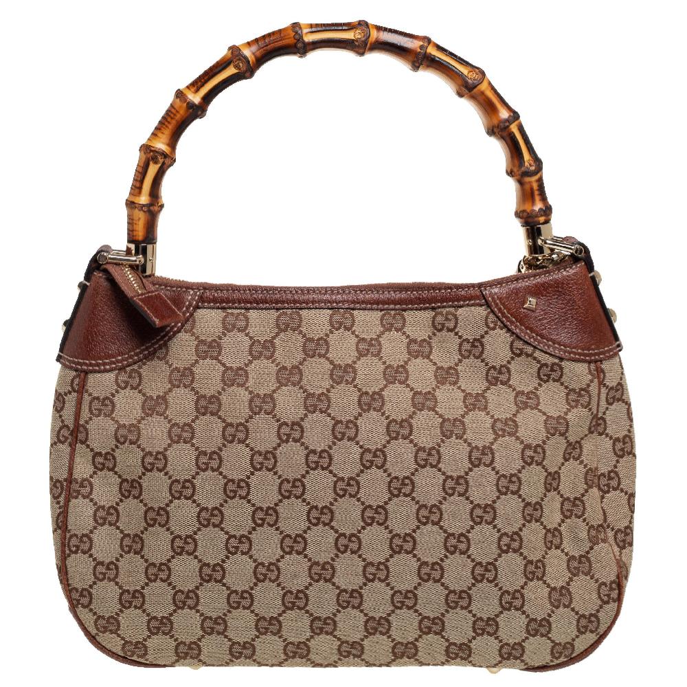 Invest in this timeless creation from the house of Gucci. Sophisticated and elegant, this hobo is made from GG canvas and leather into a smart shape. This stylish bag comes with a bamboo handle and a bamboo turn-lock flap pocket at the front. Keep