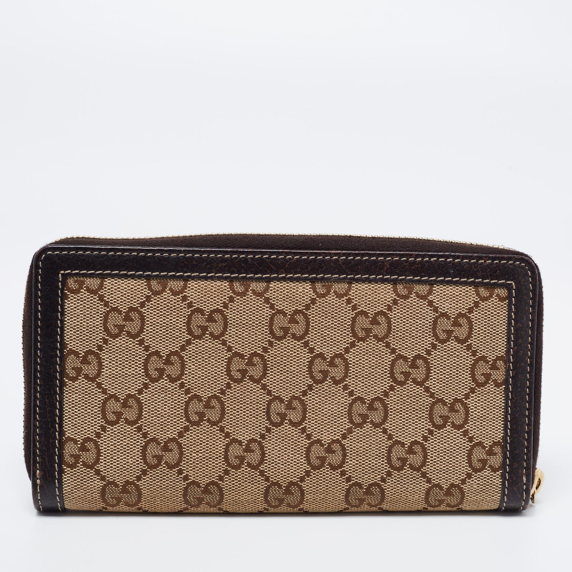 Get your hands on this stylish GG canvas and leather wallet accented with a bamboo tassel on the side. This Gucci creation has multiple card slots and a zipped pocket. It is designed in a zip-around style and is complete with gold-tone hardware.

