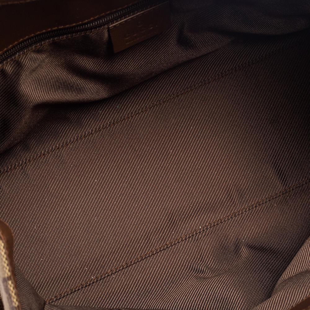 Gucci brings to you this amazing Bardot hobo that is smart and modern. Made in Italy, this bag is crafted from the signature GG canvas and leather in beige and brown hues and features a silver-tone lock on the front. The fabric-lined interior has
