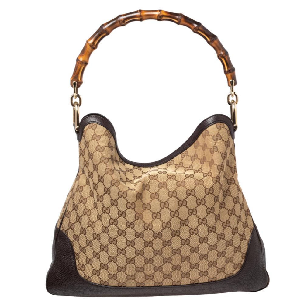 Invest in this timeless creation from the house of Gucci. Sophisticated and elegant, this hobo is made from GG canvas and leather into a slouchy, relaxed shape. This stylish bag comes with a bamboo handle and a detachable shoulder strap for carrying