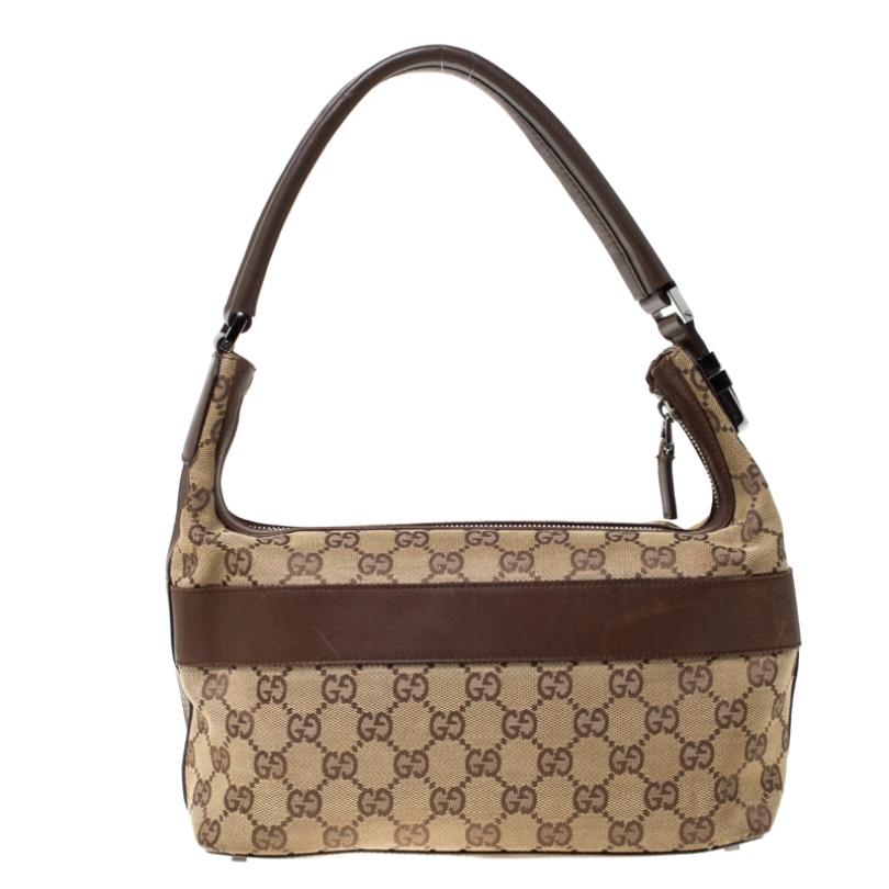 Flaunt your exclusive taste for fashion with this trendy GG canvas and leather handbag. Spacious interior lined with fine fabric promises durability without any compromise. Made by Gucci, it is an immaculate balance of sophistication and rational