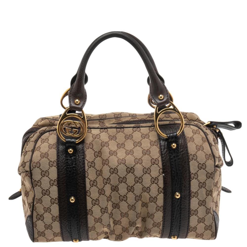 Finely crafted and richly designed, this Gucci piece is surely a must-have in every woman's collection. It is made from GG canvas as well as leather and features two handles attached via GG links and a spacious fabric interior. Ideal for work or a