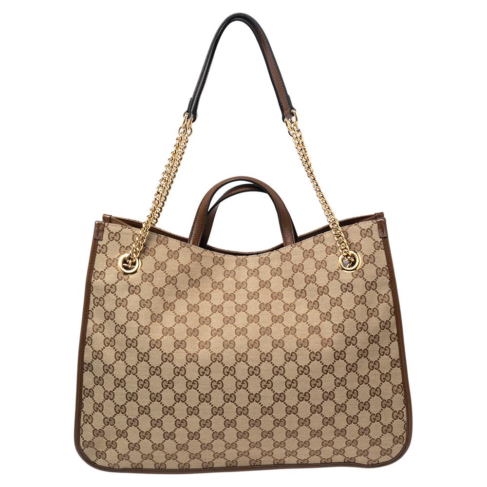 Offered by the house of Gucci, this Horsebit 1955 tote features the signature GG canvas body enhanced with leather trims. It arrives with two handles and a gold-tone Horsebit detail flaunted on the front. The canvas-lined interior is spacious enough