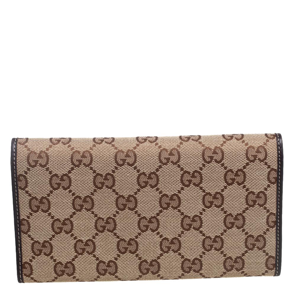 Coming from the House of Gucci, this Lovely Heart continental wallet is an elegant accessory you need to own. It s designed using beige-brown GG canvas and leather on the exterior with a gold-toned logo accent adorning the front. It comes with a
