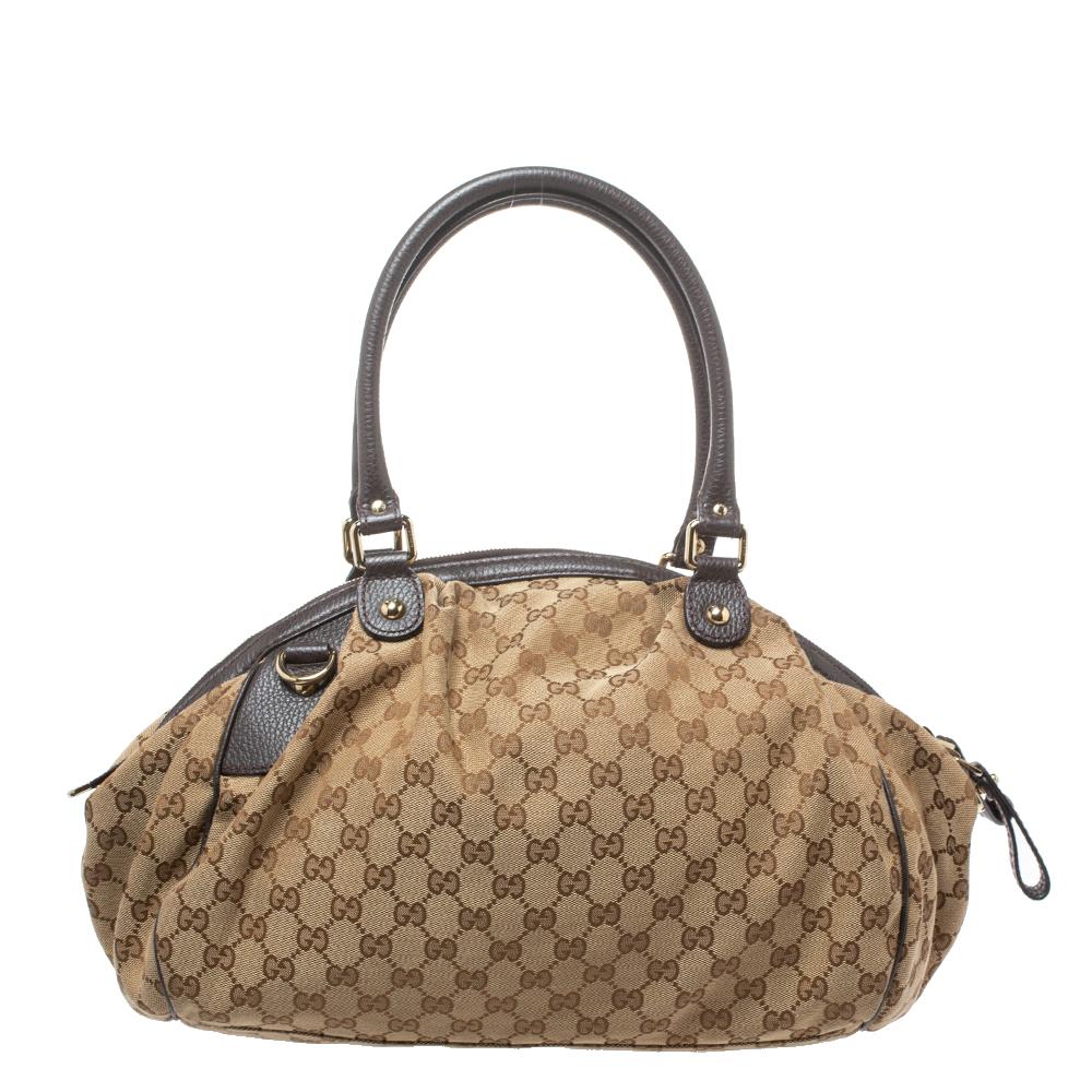 The Sukey is one of the best-selling designs from Gucci and we believe you deserve to have one too. Crafted from GG canvas and leather and equipped with a spacious interior, this bag is ideal for you and will work perfectly with any outfit. It is