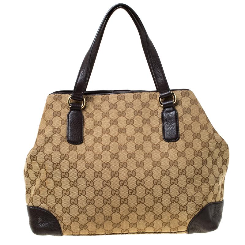 This Gucci creation will fetch you admiring glances as this tote is stylish and handy. The bag has been crafted from GG canvas and leather and is equipped with dual handles and the signature detailing on the front. The tote comes with a spacious