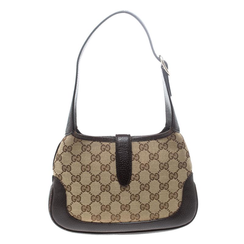 Well-structured and lovely to look at, this mini Jackie hobo will perfectly complement your feminine attires. The bag is crafted with GG canvas and detailed with brown leather trims. It features a gold-tone lock that unfastens to a fabric interior