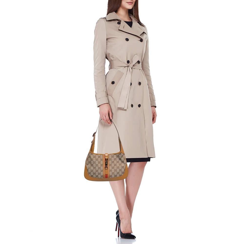 Stylish handbags never fail to make a fashionable impression. Make this designer hobo yours by pairing it with your sophisticated workwear as well as chic casual looks.
