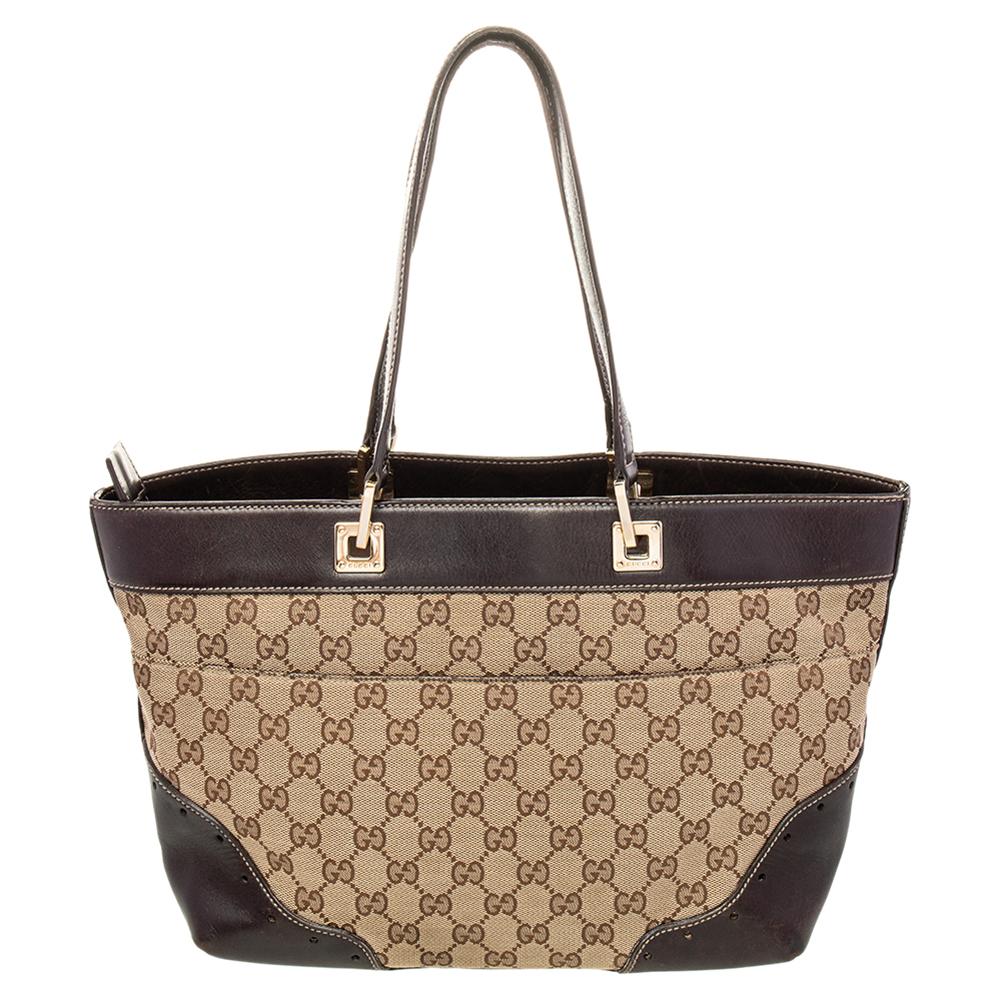 A fresh take on femininity, this bag stitched from canvas and leather is fabulous and sure to elevate your daily ensembles. This tote by Gucci makes an ultimate style statement for the most trend-savvy woman. Add some glamour to your getup with this