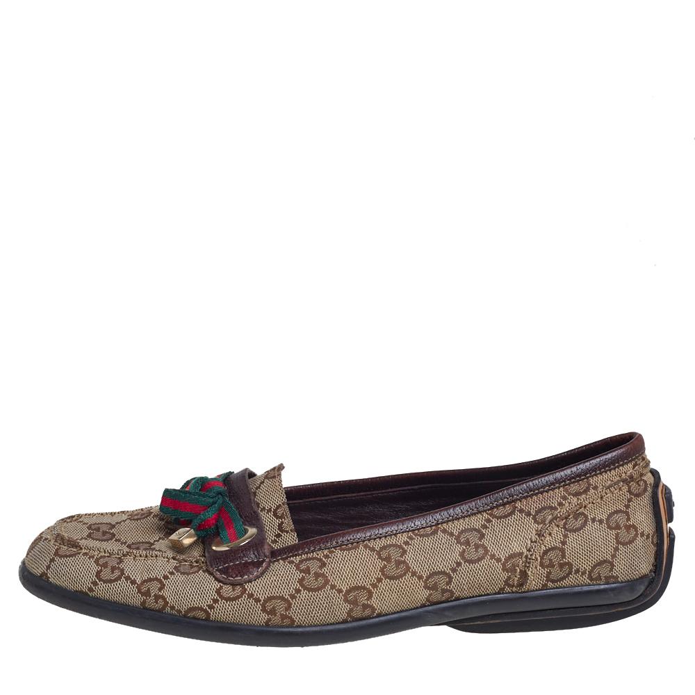 Purposely created to exude style and provide comfort wherever you go, this pair of loafers by Gucci is absolutely worth the buy! They've been crafted from GG canvas & leather, styled with web bows, and finished with rubber soles.

