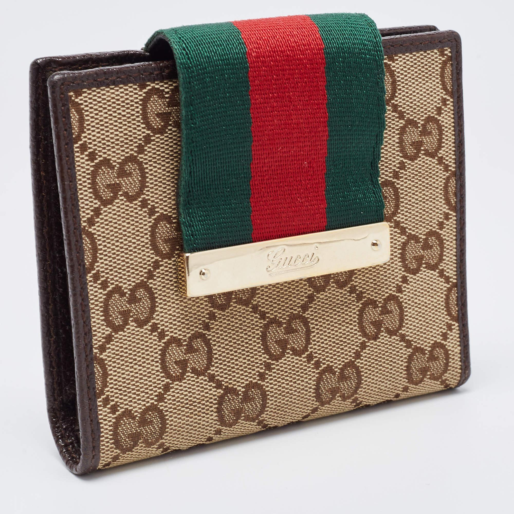 This fine French wallet by Gucci makes for a great accessory. Crafted from the brand's GG canvas and leather, it has a Web-strap closure that opens to a leather & fabric interior. It has several slots to hold your cards and bills.

