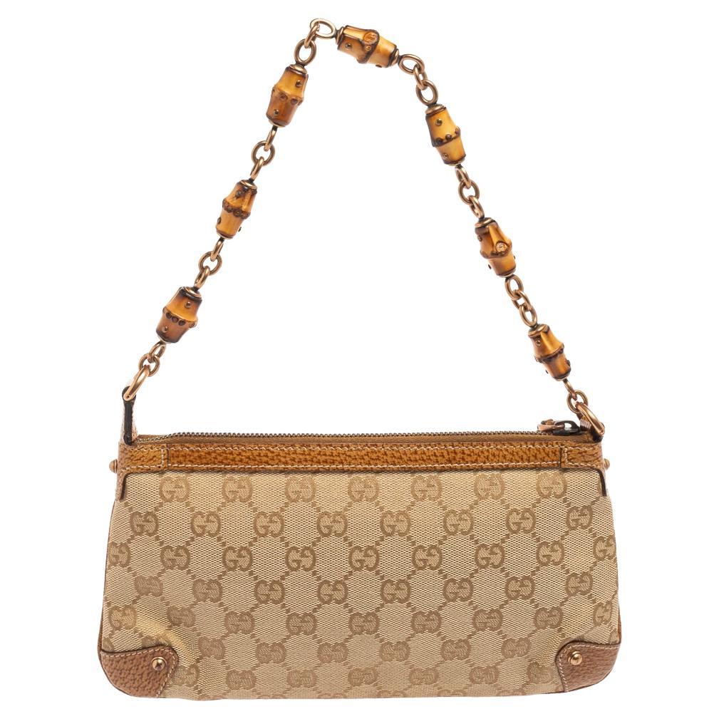 A perfect companion for your evening outings, this Gucci pochette is crafted from a beige GG canvas body and trimmed with brown leather. It is secured with a top zipper closure and is just aptly sized to hold your essentials. Complete with a bamboo