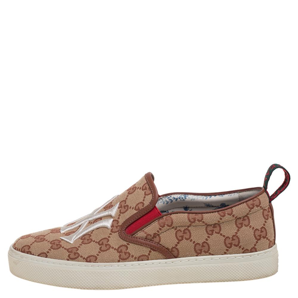 Gucci Beige/Brown GG Canvas MLB NY Yankees Slip On Sneakers Size 40 In Good Condition In Dubai, Al Qouz 2