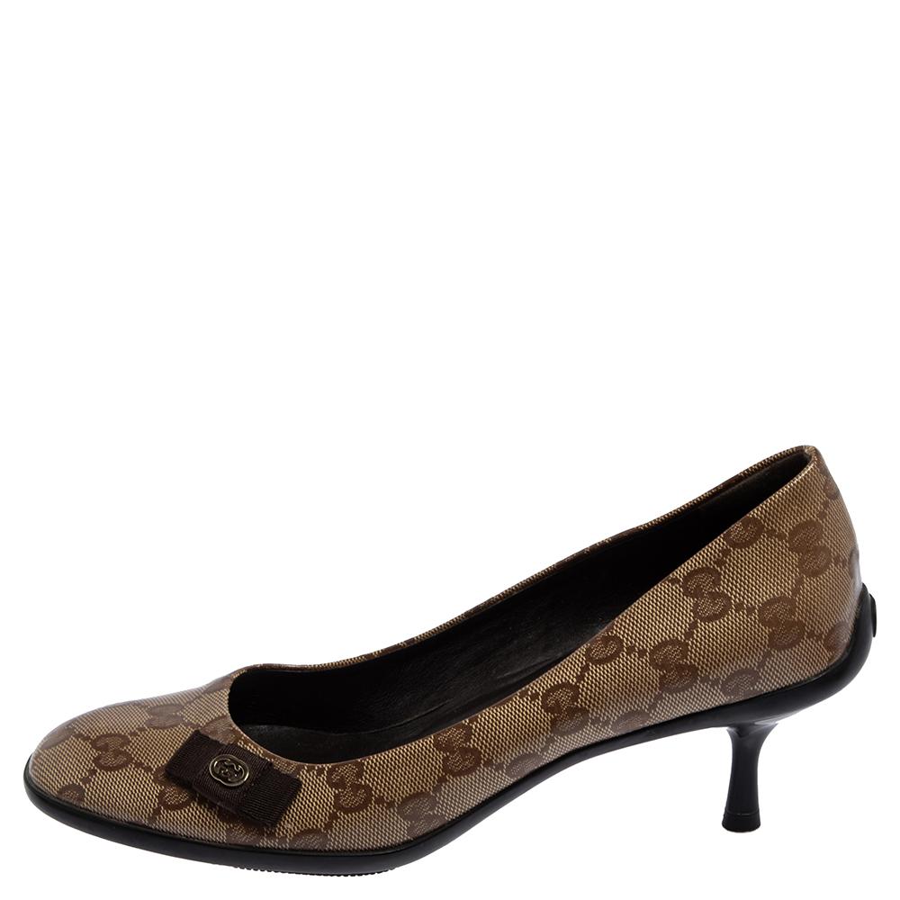 These pumps from Gucci are truly luxurious in style and craftsmanship! They've been skillfully crafted from GG Crystal canvas, styled with bows on the uppers and the signature GG on the uppers. They'll also lift your elegance with the 6 cm heels 