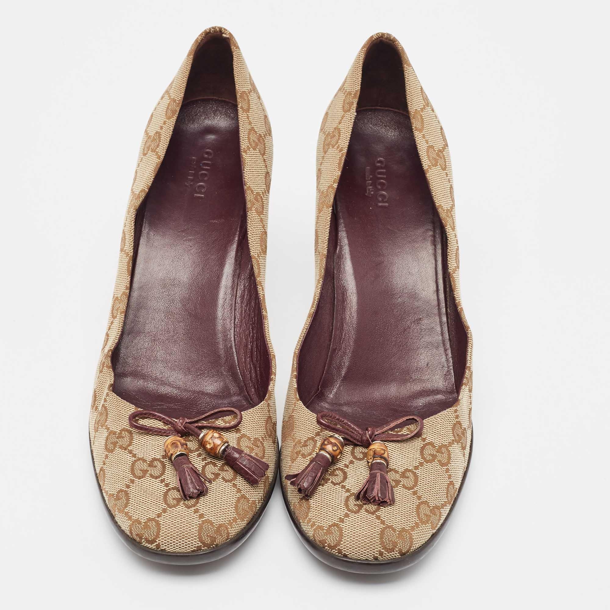 Gucci Beige/Brown GG Crystal Canvas Web Bow Pumps Size 40 In Good Condition In Dubai, Al Qouz 2