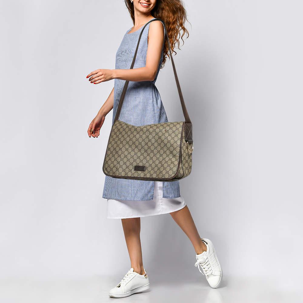Thoughtful details high quality and everyday convenience mark this designer bag for women by Gucci. The bag is sewn with skill to deliver a refined look and an impeccable finish.