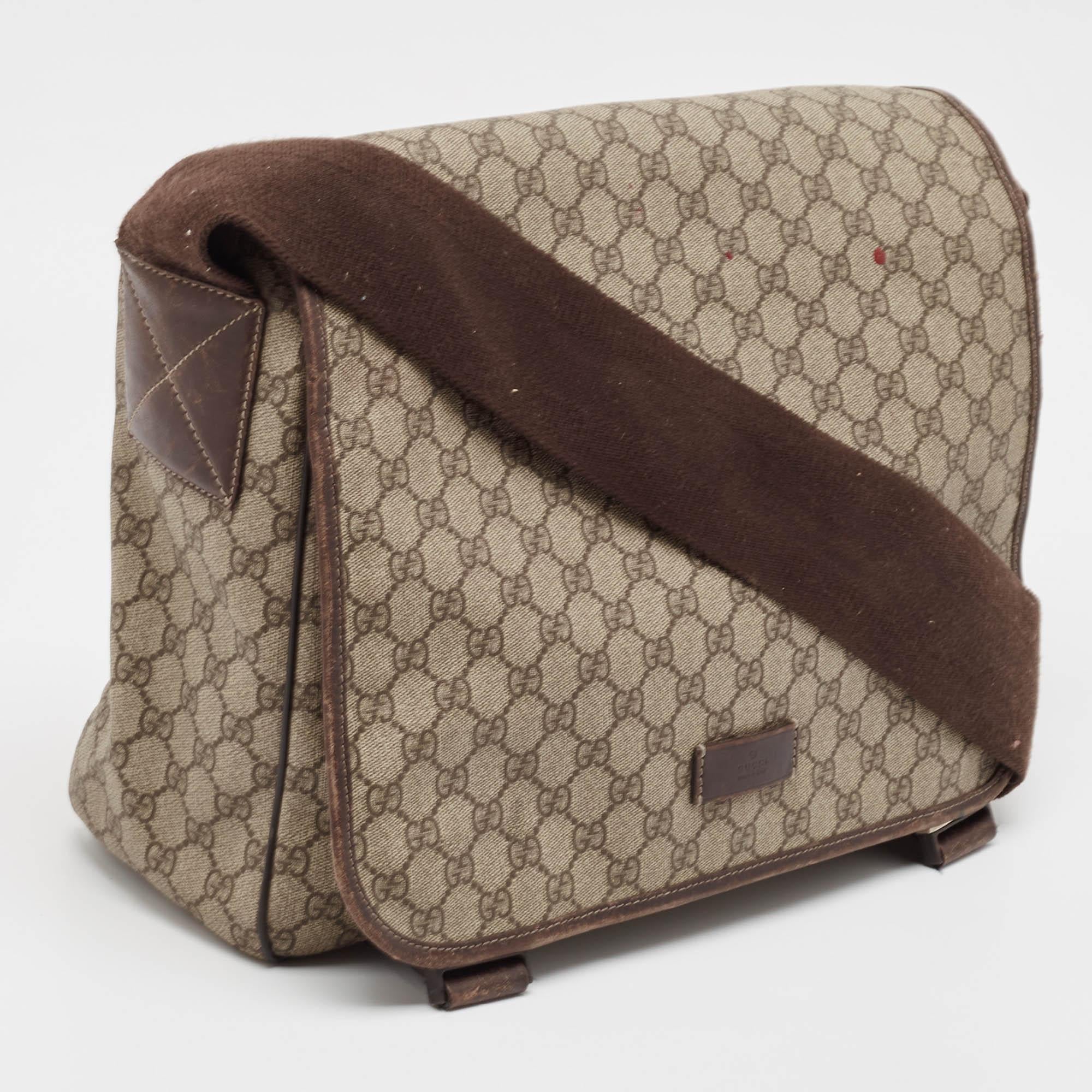 Gucci Beige/Brown GG Supreme Canvas and Leather Diaper Messenger Bag In Fair Condition In Dubai, Al Qouz 2