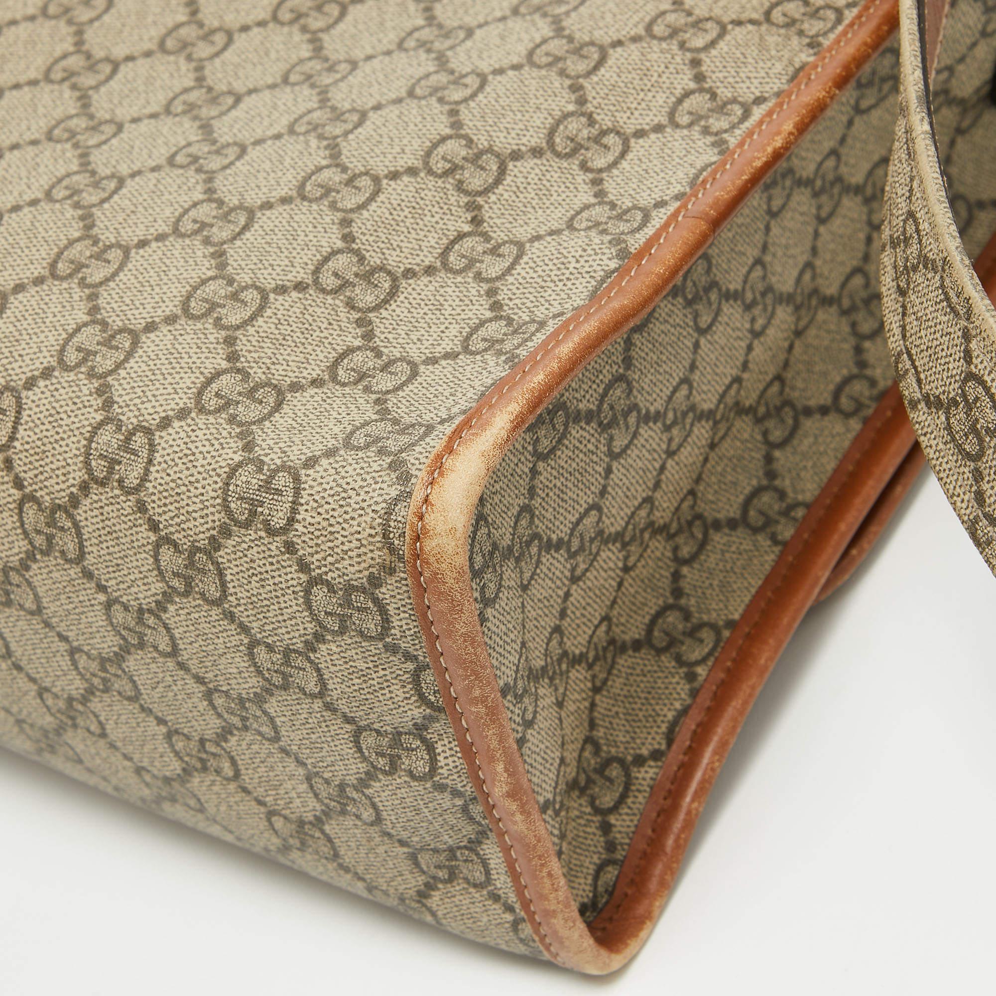 Gucci Beige/Brown GG Supreme Canvas and Leather Messenger Bag en vente 16