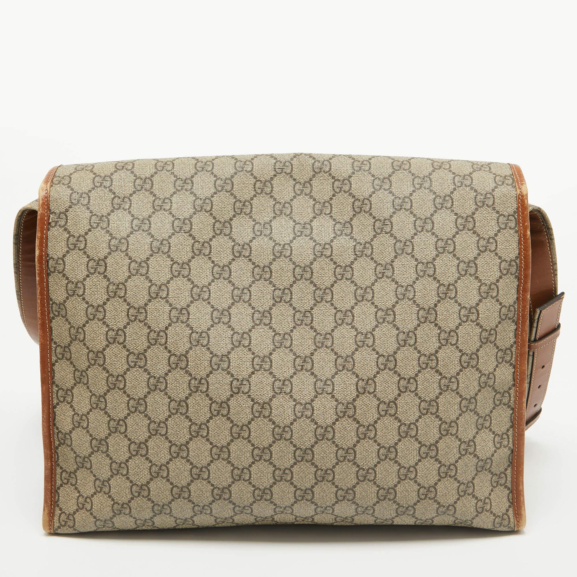Gucci Beige/Brown GG Supreme Canvas and Leather Messenger Bag en vente 25