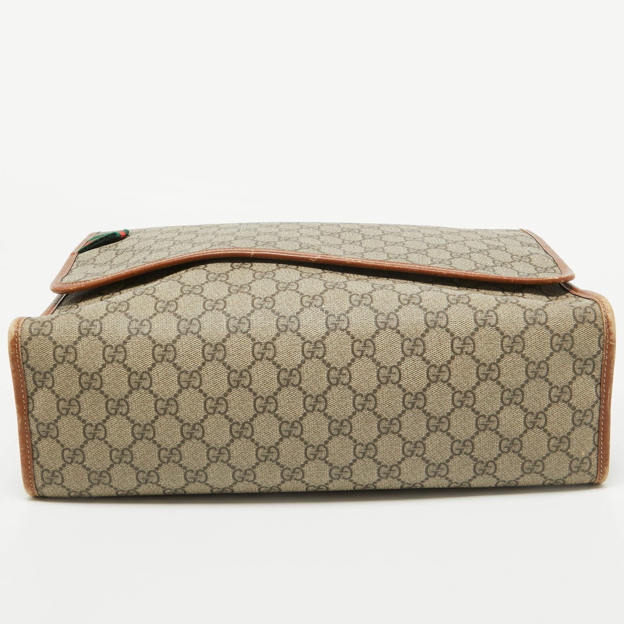 Gucci Beige/Brown GG Supreme Canvas and Leather Messenger Bag Pour hommes en vente