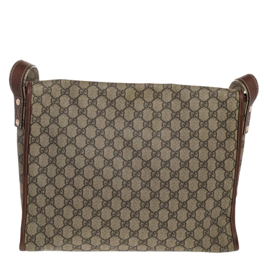 This messenger bag by Gucci is designed to be practical and stylish. Crafted from GG Supreme canvas & leather, it features a flap closure, web detailing, and a well-sized interior. The bag can be carried on the shoulder or as a crossbody using the
