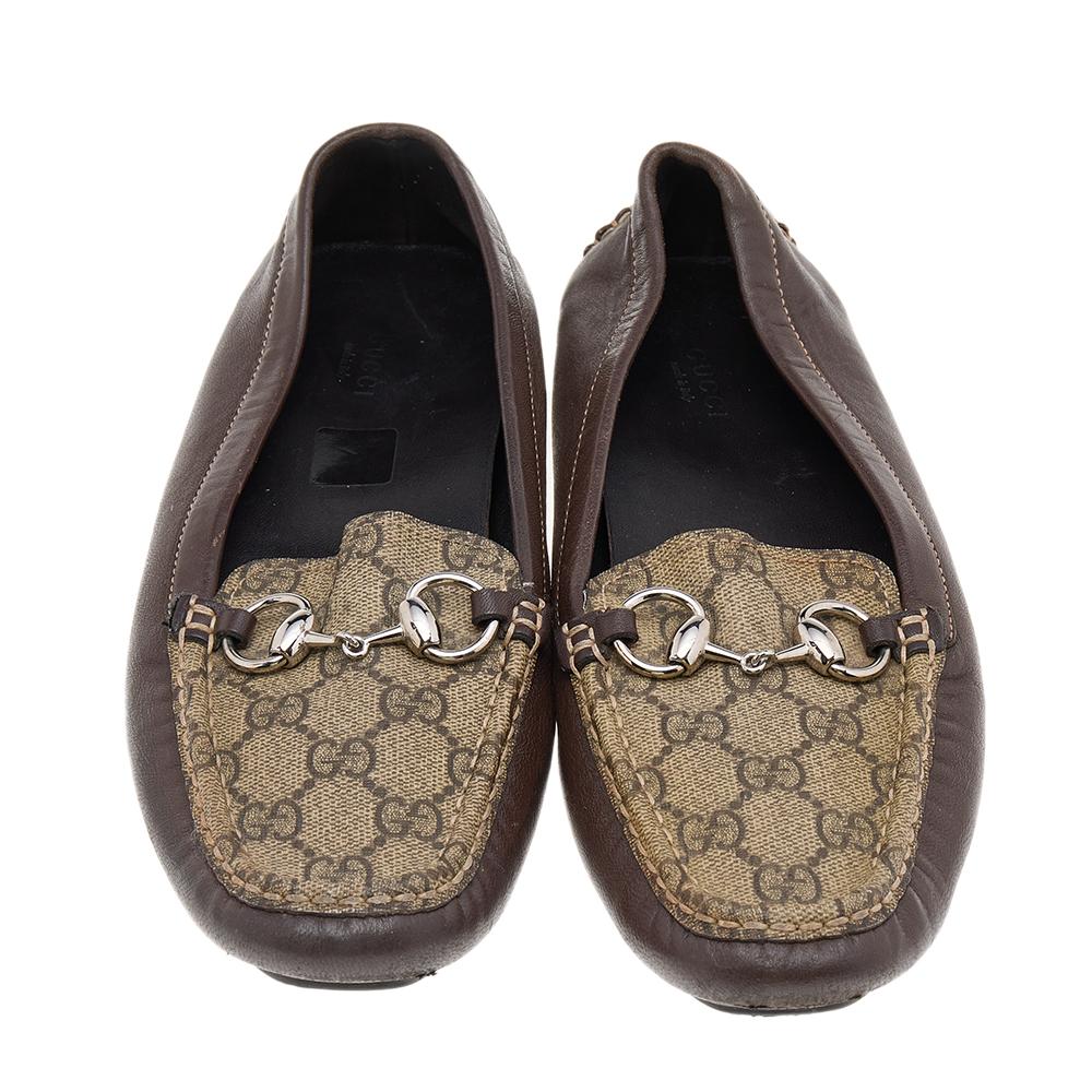 Stacked with signature details of the House, these loafers from Gucci will bring signature charm and beauty to your attire. They are made from beige-brown GG Supreme canvas and leather on the exterior with a silver-toned Horsebit motif perched on