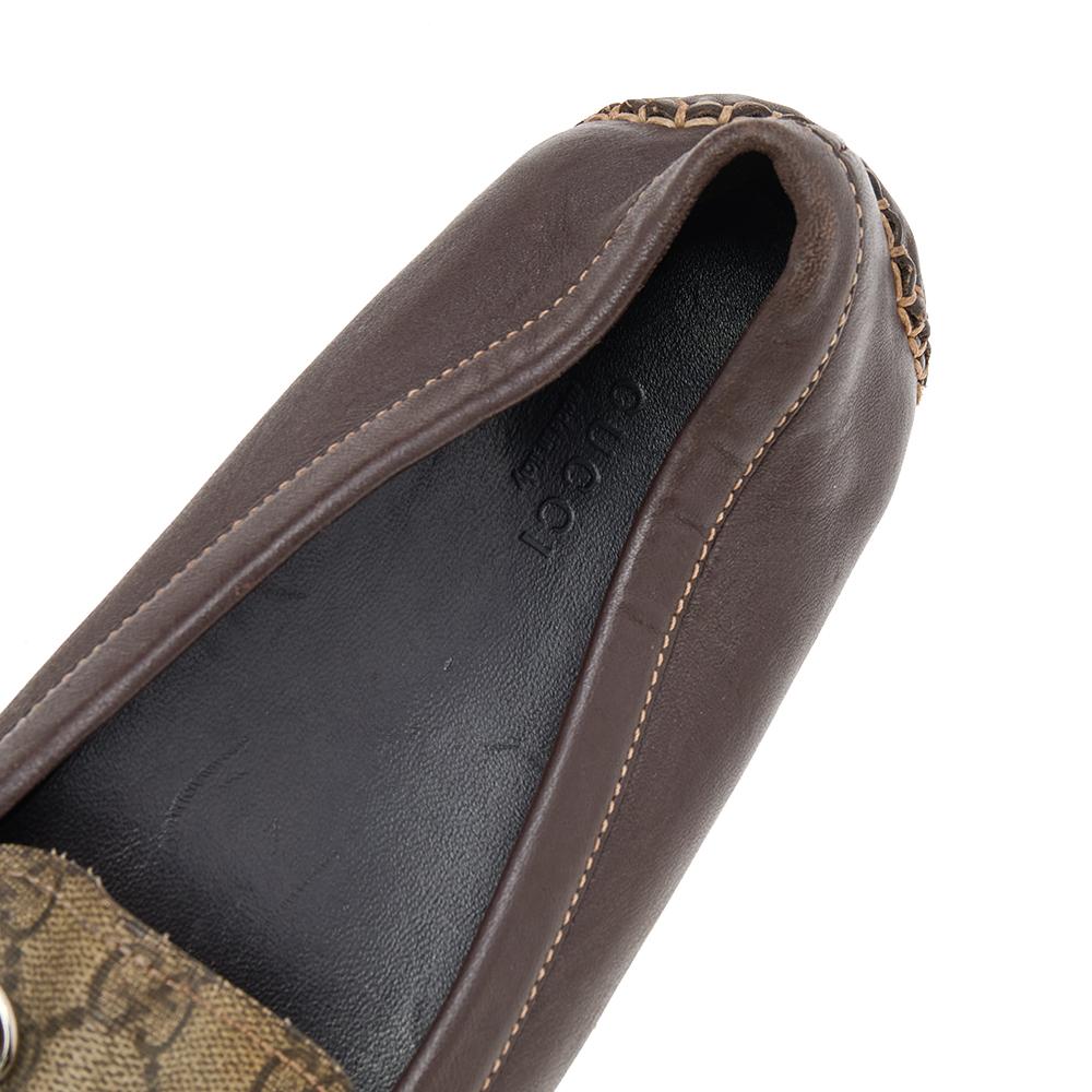 Gucci Beige/Brown GG Supreme Canvas Horsebit Slip On Loafers Size 39.5 In Good Condition In Dubai, Al Qouz 2