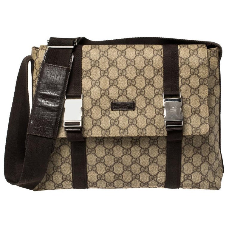 Gucci Beige/Navy Blue GG Supreme Canvas and Leather Web Messenger Bag at  1stDibs