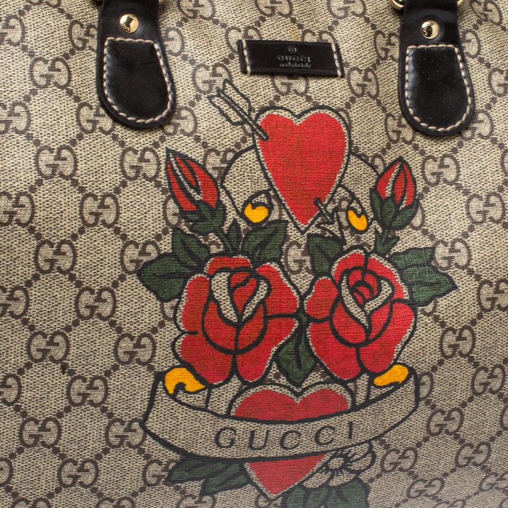Women's Gucci Beige/Brown Heart Tattoo GG Supreme Canvas Medium Joy Boston Bag
