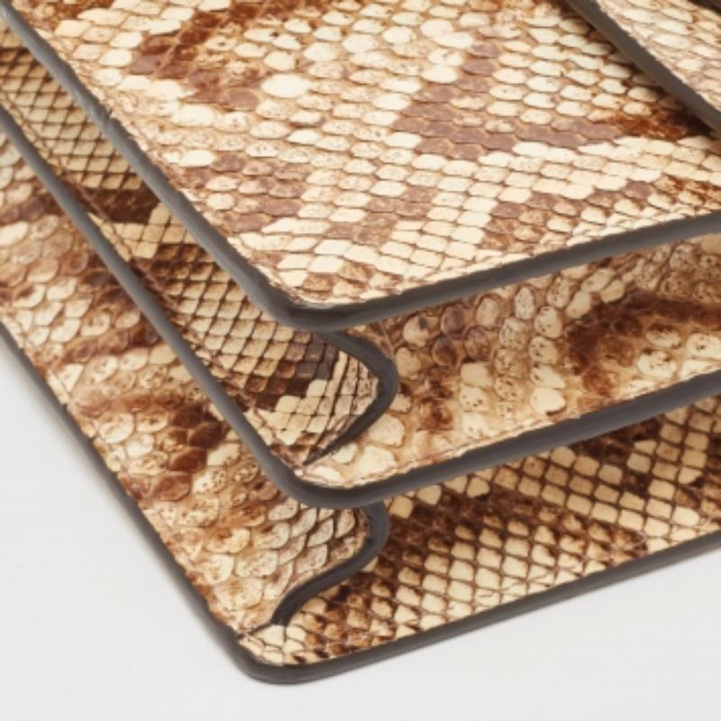 Gucci Borsa a tracolla piccola in pitone beige/marrone con cristalli di Dioniso in vendita 3