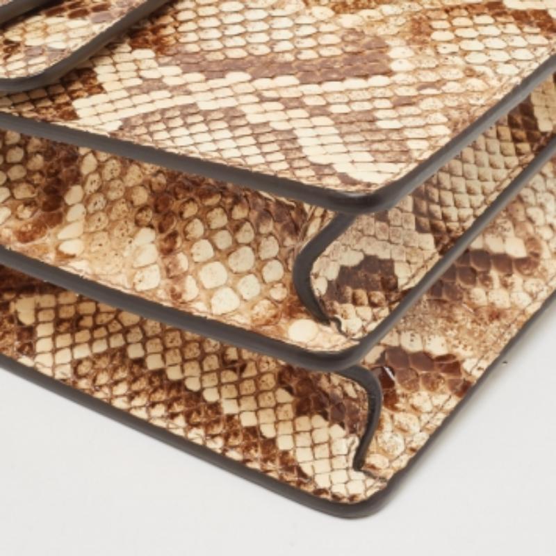 Gucci Borsa a tracolla piccola in pitone beige/marrone con cristalli di Dioniso in vendita 4