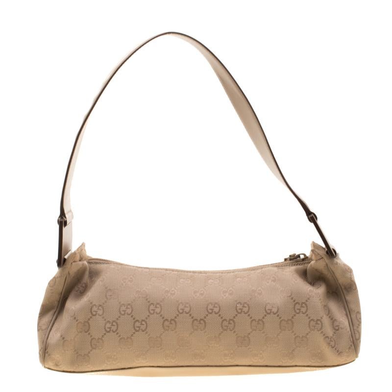 Skillfully designed, this handbag from Gucci is an all-time favourite. Crafted from signature canvas the bag is held by a single leather handle. The zip closure opens to a fabric-lined interior.

Includes: Original Dustbag

