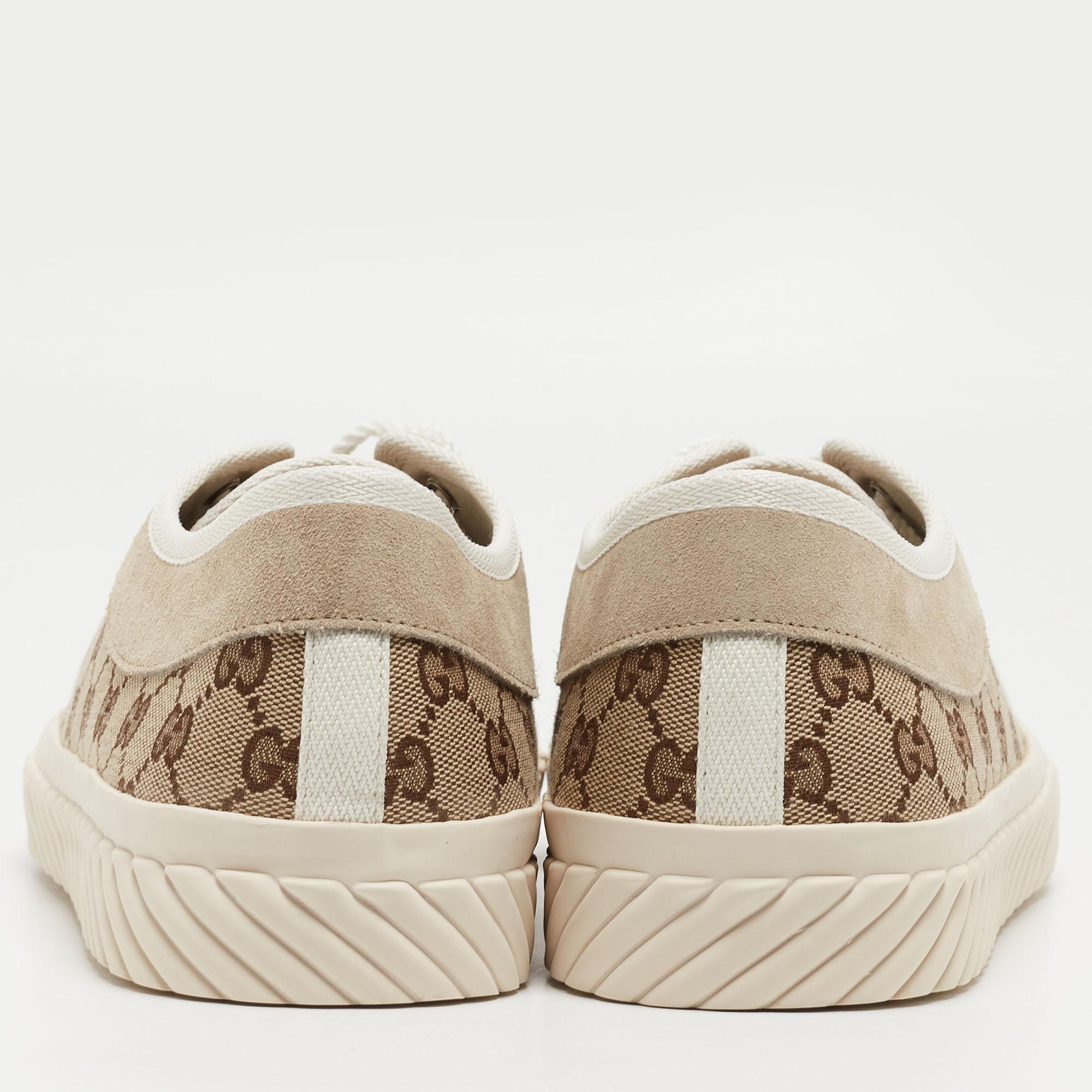 Gucci Beige Canvas and Suede Low Top Sneakers Size 46 In Excellent Condition For Sale In Dubai, Al Qouz 2