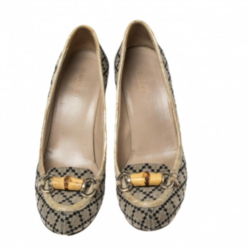 Gucci Beige Canvas & Croc Embossed Leather Bamboo Horsebit Loafer Pumps Size 38 Pour femmes en vente
