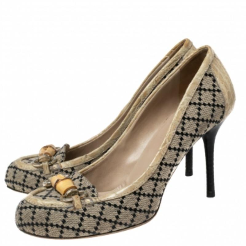 Gucci Beige Canvas & Croc Embossed Leather Bamboo Horsebit Loafer Pumps Size 38 en vente 3