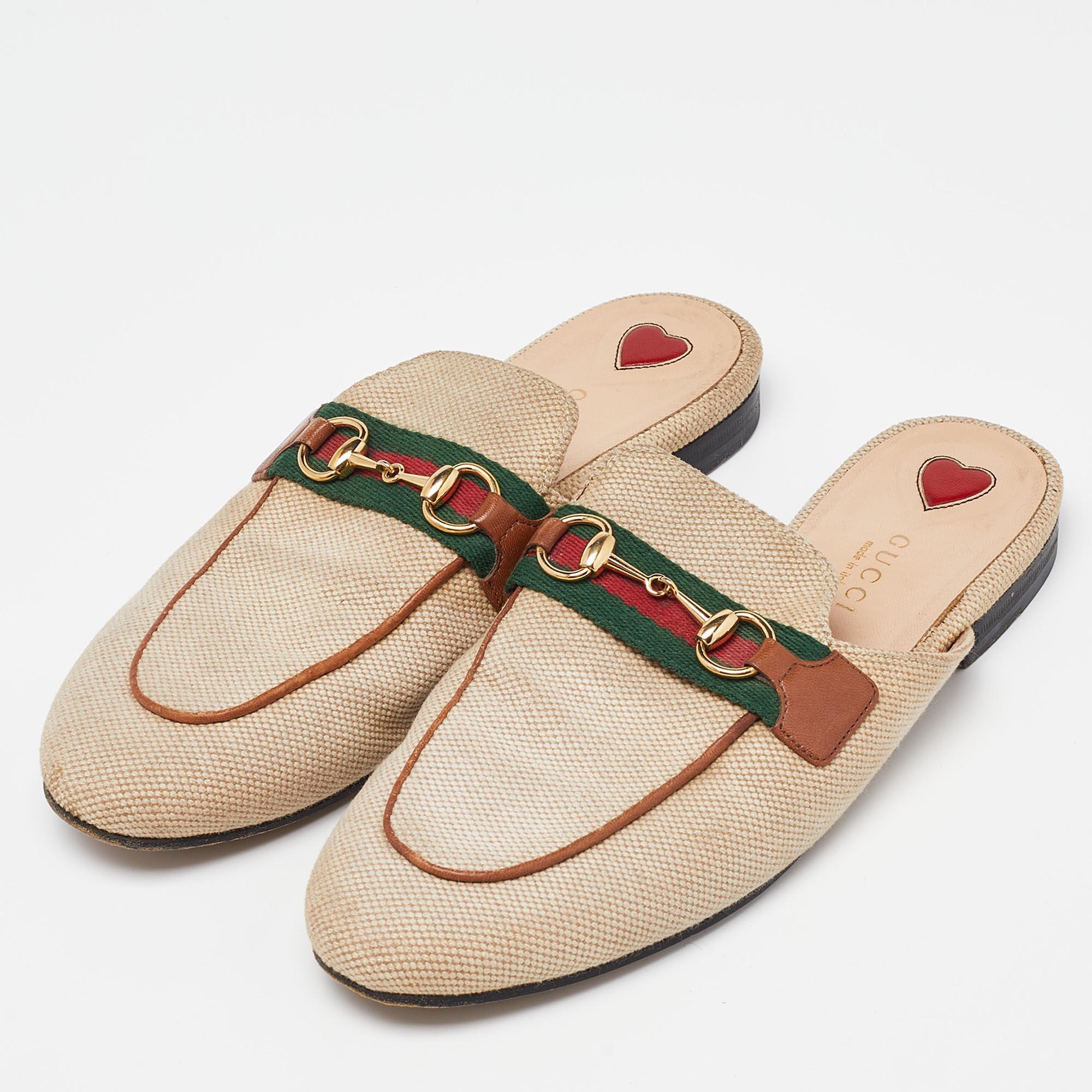 A perfect blend of luxury, style, and comfort, these Gucci mules are made using quality materials and frame your feet in the most refined way. They can be paired with a host of outfits from your wardrobe. 