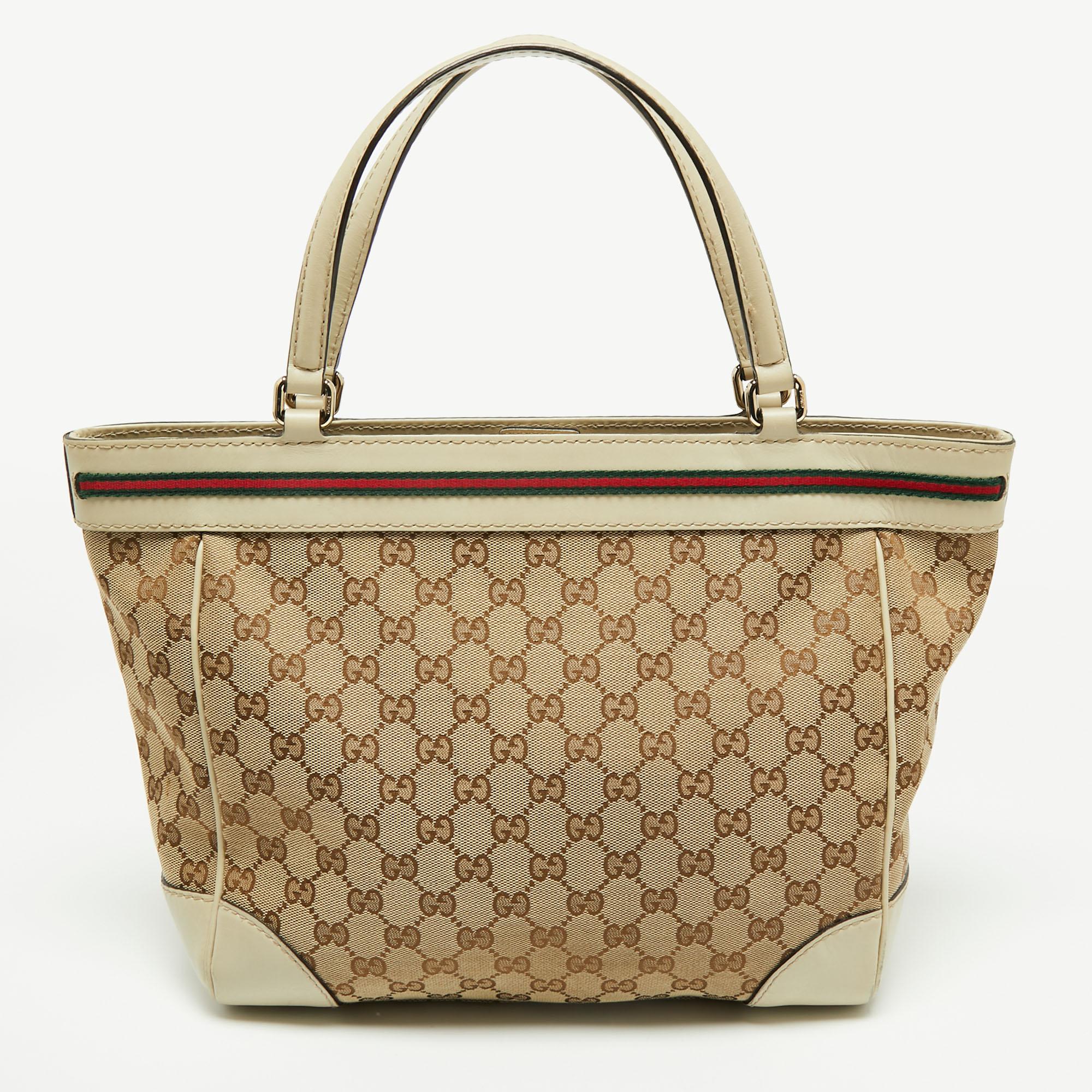 The Mayfair tote from Gucci will lend a stylish appeal to your looks. It comes crafted from the signature GG canvas and leather and features dual top handles. It opens to a fabric-lined interior that is spacious enough to carry your daily